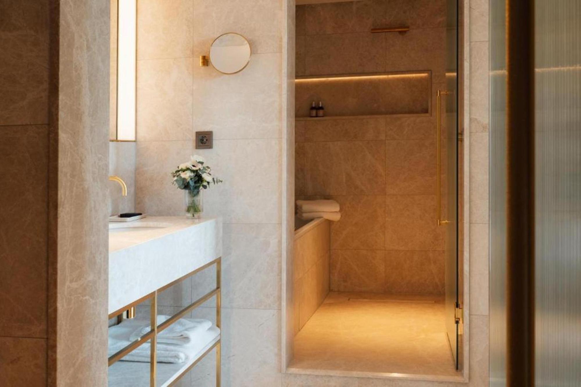 Almanac Palais Vienna Hotel Exterior foto A shower cubicle